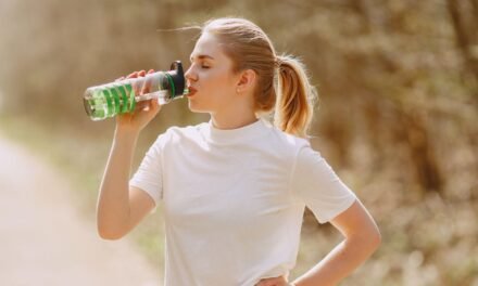 Hidratación y diabetes: cómo afecta a la glucosa y cómo mantenerse hidratado